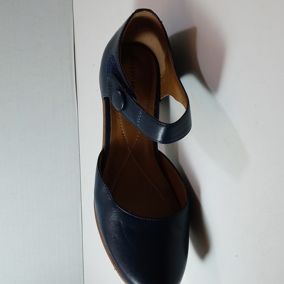 Shoes - Picture 6 of 7